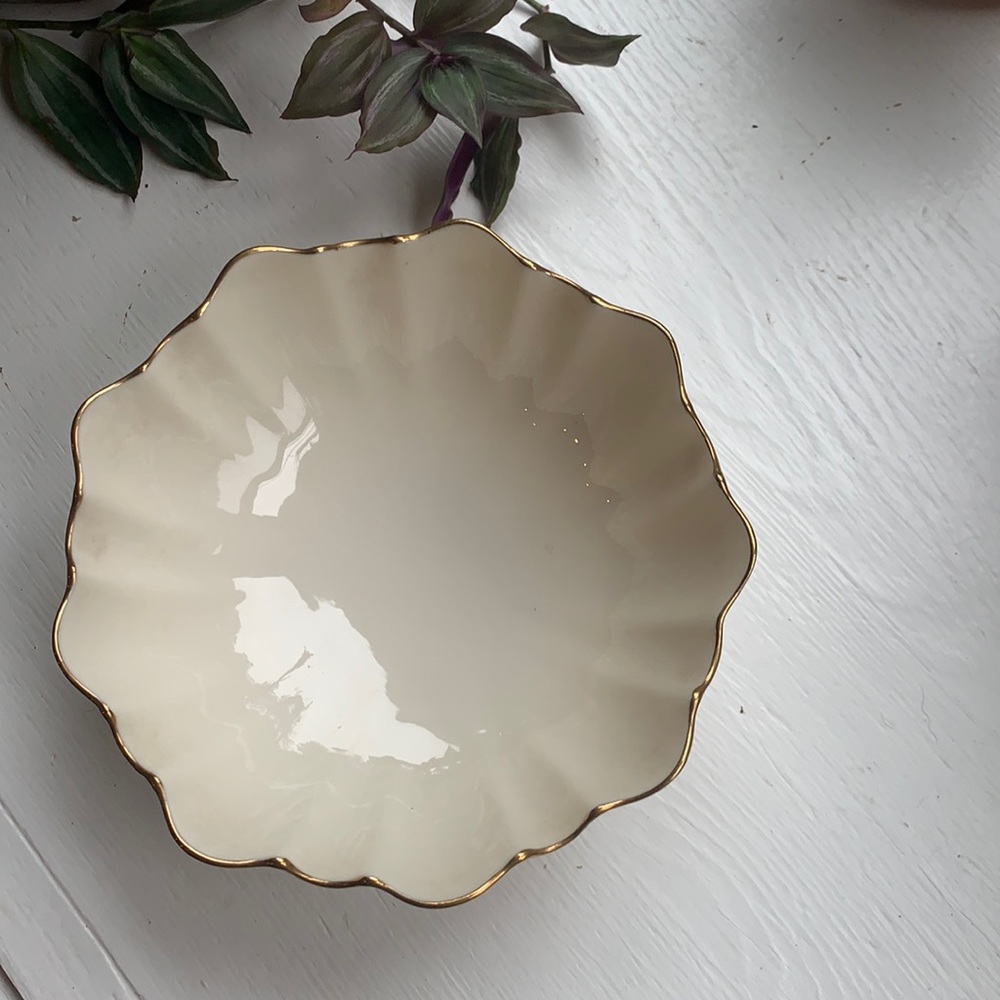 Lenox bowl. 24k gold trim